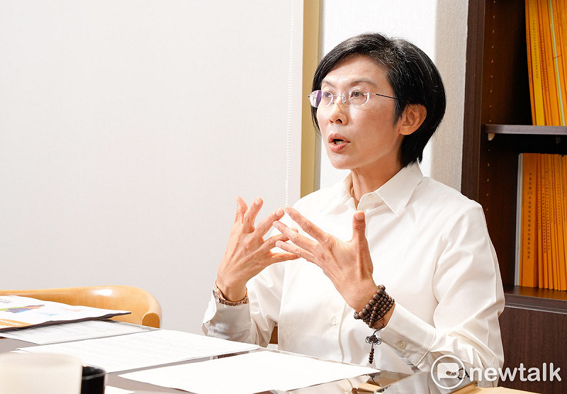 林岱樺在專訪時,侃侃而談自己對於婚姻平權價值觀轉變的心路歷程。 圖:張良一/攝 林岱樺在專訪時,侃侃而談自己對於婚姻平權價值觀轉變的心路歷程。 圖:張良一/攝
