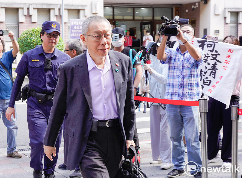 前台北市長柯文哲到台北地方法院出庭。   圖：張良一/攝