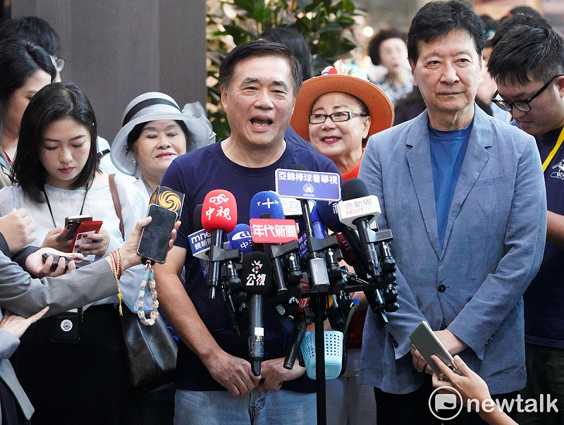 郝龍斌辦公室18日晚間發聲明強調絕無反悔取消參加辯論會，表示相關風波只是溝通聯繫失誤，而他將參與下月4日和11日兩場旺中集團舉辦的辯論會。   圖：張良一/攝