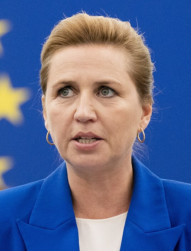  丹麥首相梅特．弗雷澤里克森（Mette Frederiksen）於週二稱這起無人機事件是「最嚴重的一次襲擊」。 圖：翻攝自維基百科 