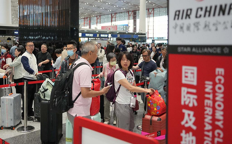 北京機場湧現出國人潮，根據日本媒體引用中國大型旅遊網站的統計，日本大阪成為中國民眾海外旅遊的首選目的地。 圖：達志影像／美聯社 