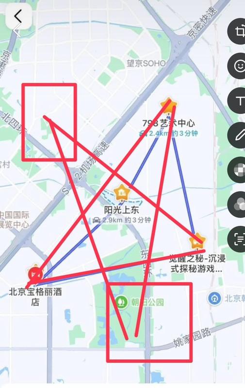 網友認為寶格麗酒店、798藝術中心、陽光上東之間有地下連通管道,並懷疑正在舉行某種獻祭儀式。 圖:翻攝自Threads帳號 @mixiusimi 網友認為寶格麗酒店、798藝術中心、陽光上東之間有地下連通管道,並懷疑正在舉行某種獻祭儀式。 圖:翻攝自Threads帳號 @mixiusimi