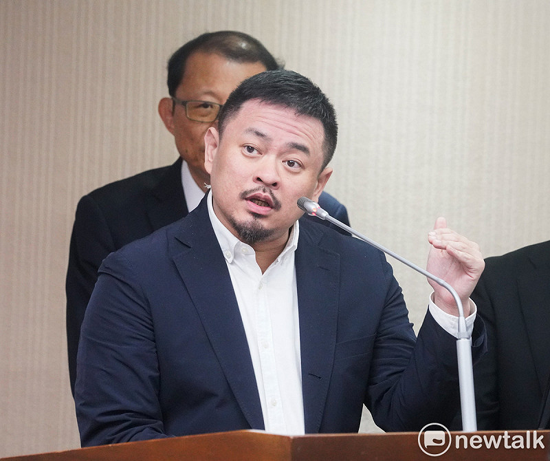勞動部長洪申翰在立院社福及衛環委員會備詢。   圖：張良一/攝
