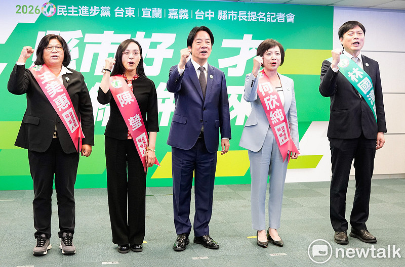 民進黨主席賴清德舉行民進黨台東、宜蘭、嘉義、台中縣市長提名記者會。左起為嘉義市長提名人王美惠、台東縣長提名人陳瑩、主席賴清德、台中市長提名人何欣純、宜蘭縣長提名人陳國漳。   圖：張良一/攝
