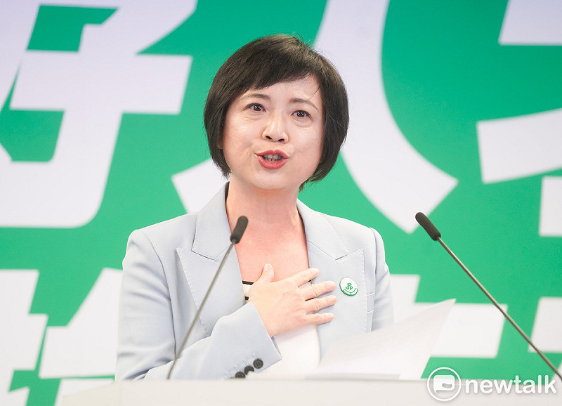 何欣純說，中央地方一起協力合作，在第一時間阻止疫情擴散，是最重要的一件事。    圖：張良一/攝