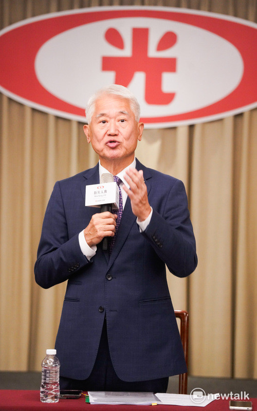 新光人壽董事長魏寶生今（22）日舉行記者會，說明新光人壽董事會就北士科 T17、T18 地上權，授權董事長與北市府處理「合意解除」地上權契約。   圖：張良一/攝