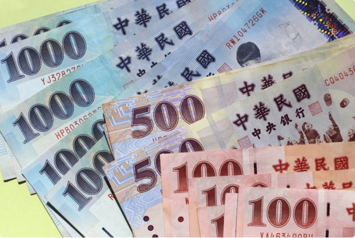 新台幣鈔券樣式（1,000元、500元、100元）   圖：Shuttrstock