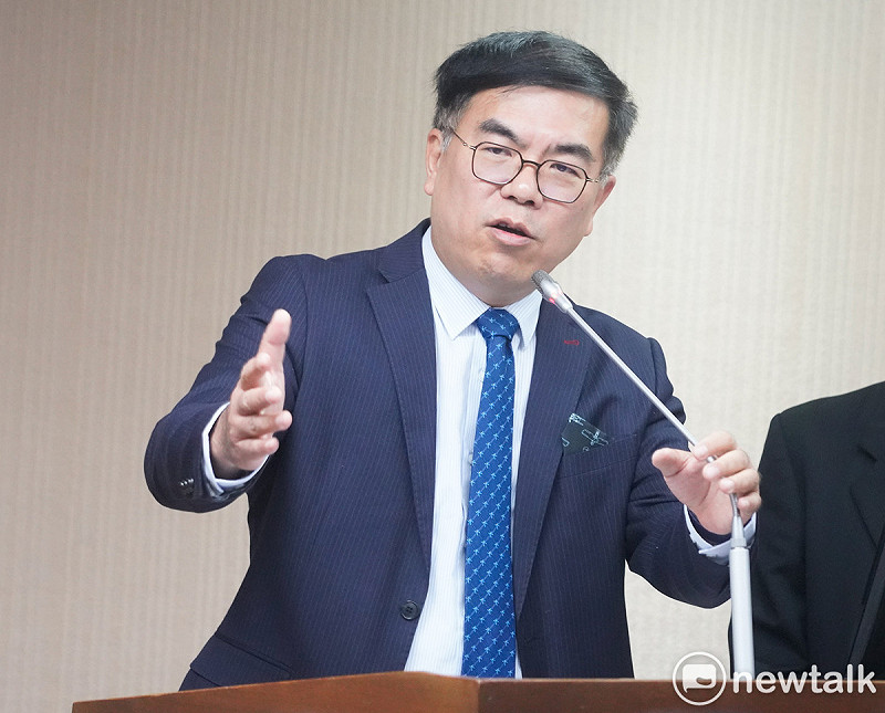 環境部長彭啟明在立院衛環及社福委員會備詢。   圖:張良一/攝