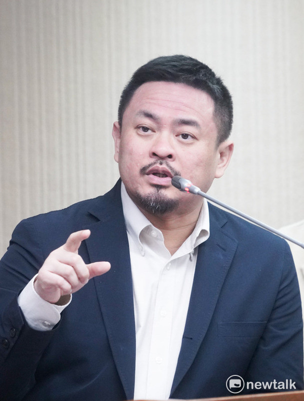 勞動部長洪申翰在立院社福及衛環委員會備詢。   圖：張良一/攝