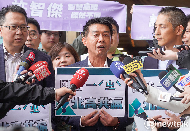 吳怡農(右)說,有意參選台北市長的人都要盡早表態。 圖:張良一/攝 吳怡農(右)說,有意參選台北市長的人都要盡早表態。 圖:張良一/攝