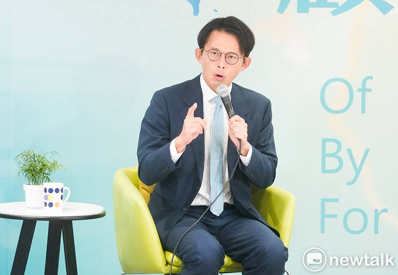 國民黨主席鄭麗文、台灣民眾黨主席黃國昌共同舉行「以行動顧台灣」主席高峰會談。   圖：張良一／攝