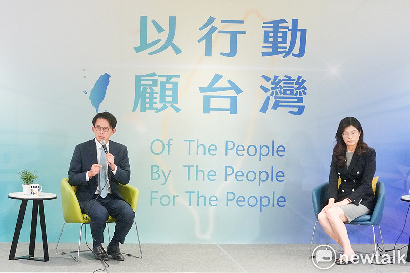 國民黨主席鄭麗文、台灣民眾黨主席黃國昌共同舉行「以行動顧台灣」主席高峰會談。   圖：張良一／攝