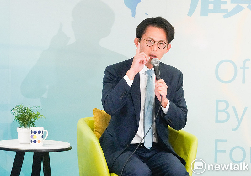 台灣民眾黨主席黃國昌致詞表示，藍白是兩個獨立不同政黨，但不會成為阻礙，要為心愛的這塊土地共同合作，強調兩黨競爭不應是零和賽局，要為更高價值、大局攜手合作共同舉行「以行動顧台灣」主席高峰會談。   圖：張良一 / 攝