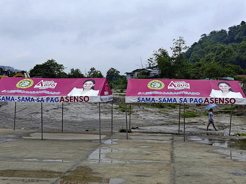  2025年6月23日，在菲律賓班班市，仍可見到郭華萍競選時的帳篷。 圖：達志影像／美聯社 