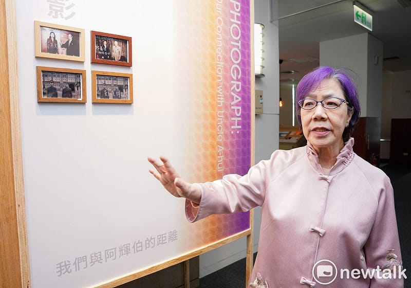 李安妮特別導覽「PROTOTYPE：民主先生2.0 數位李登輝」特展，此項特展為期2年。 圖：張良一/攝