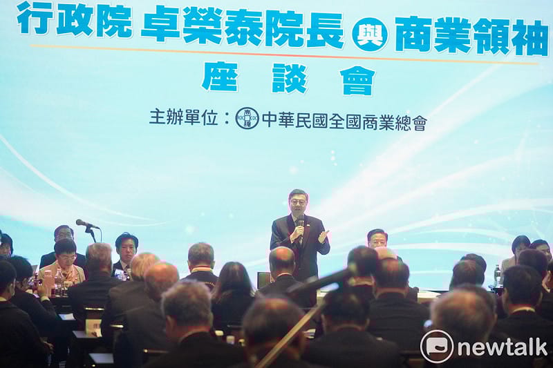 行政院長卓榮泰今（9）日率行政院祕書長張惇涵、財政部長莊翠雲等多個部會首長，出席商總舉辦的「行政院長卓榮泰與商業領袖座談會」。   圖：張良一/攝