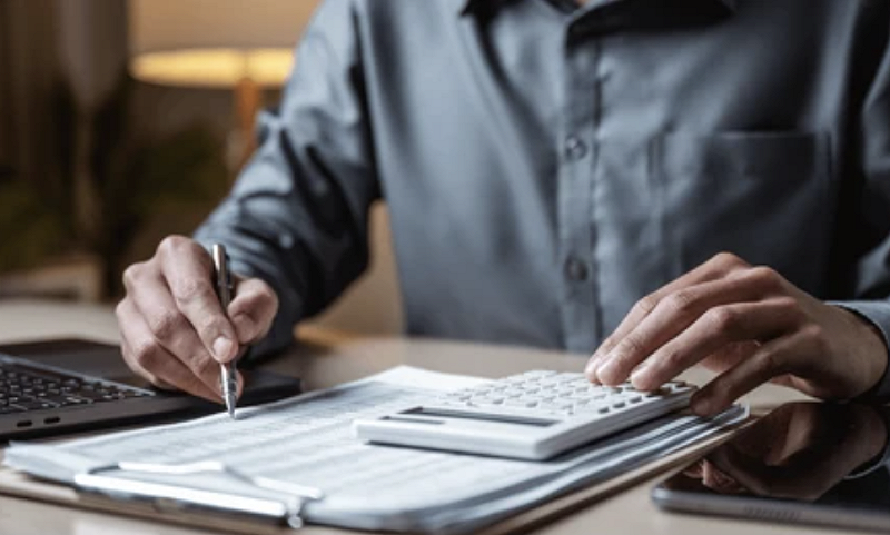 ETF已快速成為國人重要理財工具。尤其年輕族群對其接受度更是明顯提高。未退休族群使用ETF的比例從 2017 年僅 1.96%，今年大幅躍升至 59.9%；已退休族群亦從 1.44% 提高至 40.6%，   圖：Shutterstock（示意圖）