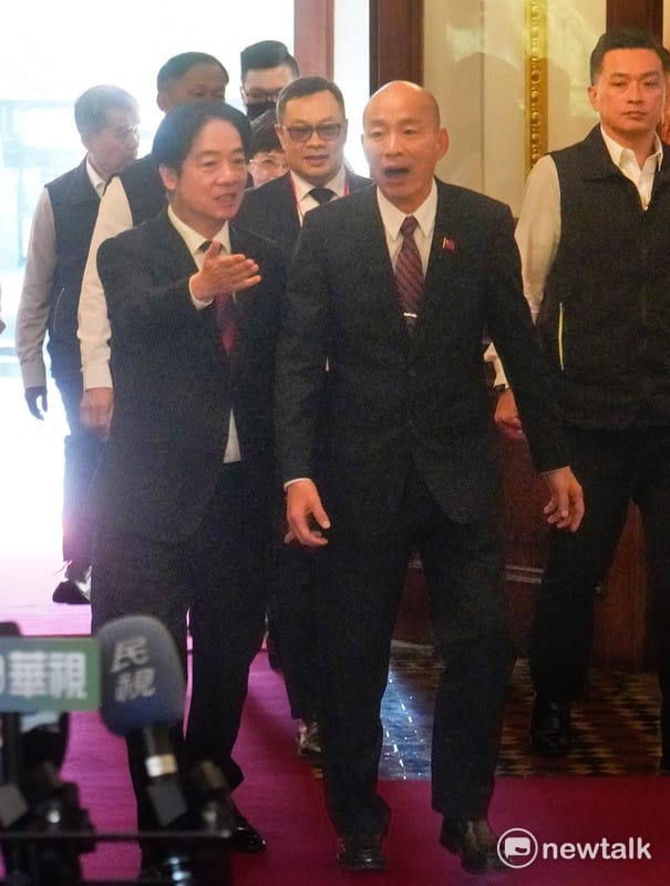  總統賴清德在台灣民主基金會董事長韓國瑜的陪同下，出席「第20屆亞洲民主人權獎頒獎典禮」。 圖：張良一/攝 