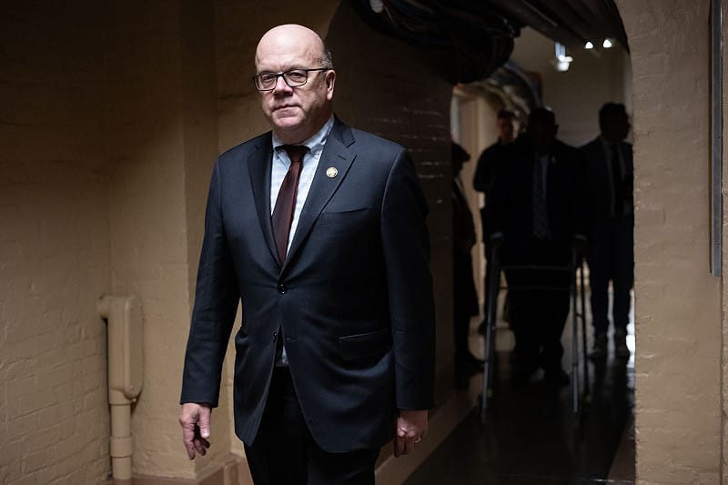 民主黨眾議員吉姆.麥高文(Jim McGovern)當場抗議。 圖:達志影像/美聯社 民主黨眾議員吉姆.麥高文(Jim McGovern)當場抗議。 圖:達志影像/美聯社