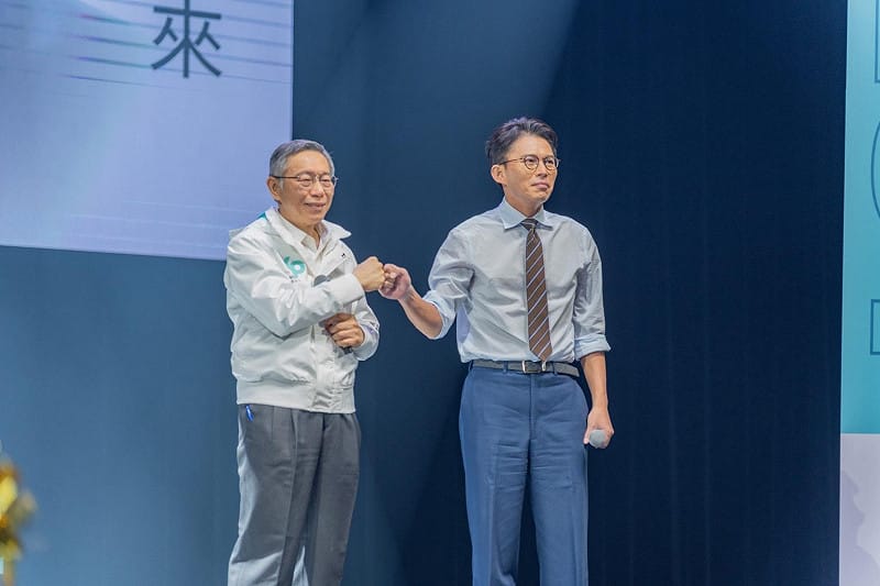 民眾黨主席黃國昌（右）日前舉辦造勢宣布角逐新北市長與創黨主席柯文哲（左）到場力挺。&nbsp;&nbsp;&nbsp;圖：民眾黨 / 提供（資料照）