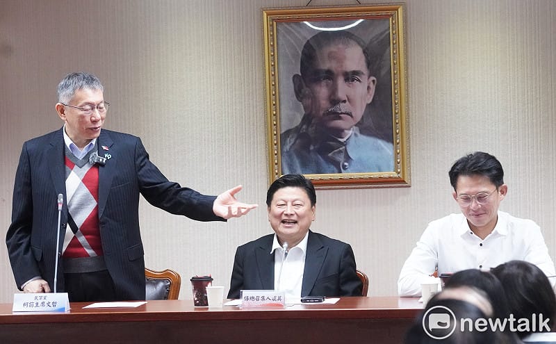 國民黨立院黨團今舉行總召集人暨首席副書記長選舉，民眾黨前、現任主席柯文哲、黃國昌等人前往祝賀，續任的國民黨總召傅崐萁也向柯文哲等人表達，希望黃國昌可以續任民眾黨團總召，繼續合作。&nbsp;&nbsp;&nbsp;圖：張良一/攝