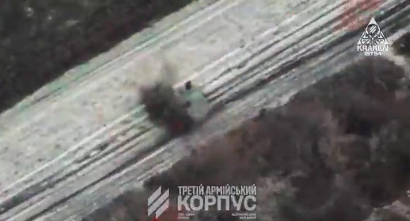  烏克蘭第 3 軍團的無人機部隊成功打擊了俄軍的車輛與步兵。 圖：翻攝自 X 帳號 @NOELREPORTS 