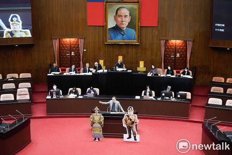 立法院全院委員會今（21）日擬邀請被彈劾人總統賴清德列席說明，由於賴總統以「立法院無直接向總統問責之權」為由未列席，藍白立委輪番上台砲轟賴總統。圖為國民黨立院黨團書記長羅智強發言。&nbsp;&nbsp;&nbsp;圖：張良一/攝