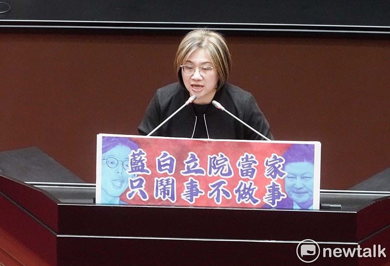 立法院全院委員會今擬邀請被彈劾人總統賴清德列席說明，由於賴總統以「立法院無直接向總統問責之權」為由未列席。圖為民進黨立委陳培瑜發言砲轟藍白立委。&nbsp;&nbsp;&nbsp;圖：張良一/攝