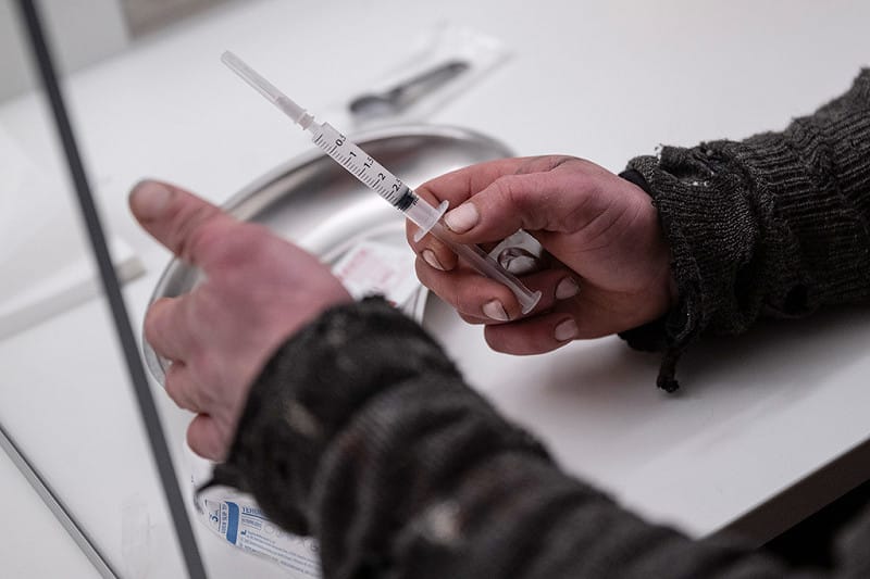  50% 的受訪者承認曾使用可能受污染的針筒自行注射。 圖：達志影像／美聯社 