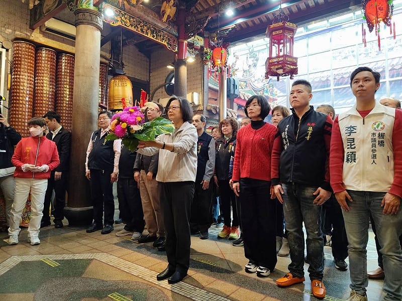 蔡英文在活動中致詞，強力支持民進黨提名的新北市候選人蘇巧慧。&nbsp;&nbsp;&nbsp;圖：翻攝自接雲寺臉書