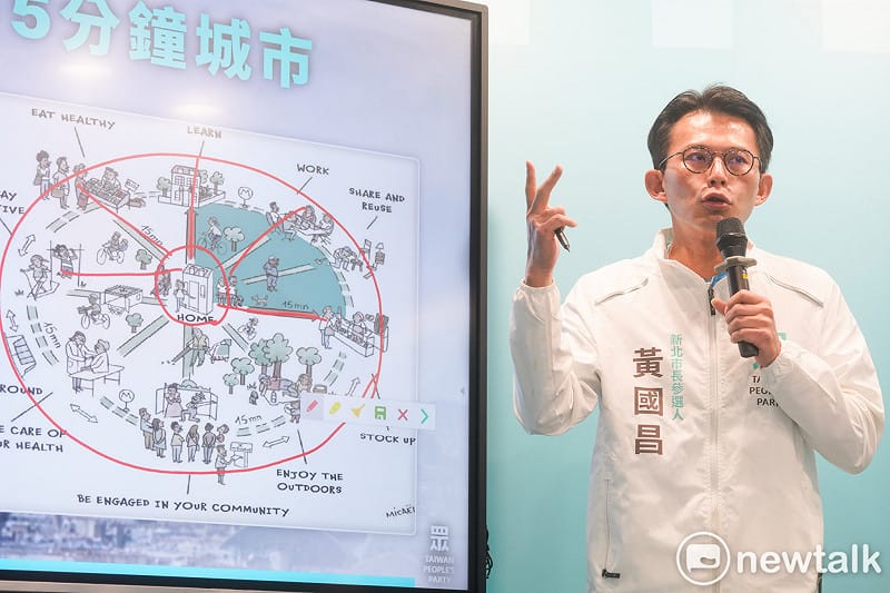 民眾黨主席、新北市長參選人黃國昌上午在其競選總部舉辦「政見記者會：向哥本哈根看齊 新北向前騎！新北低碳交通新藍圖」記者會。&nbsp;&nbsp;&nbsp;圖：張良一 / 攝