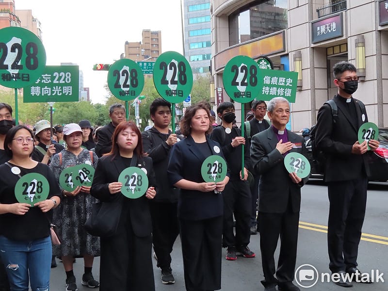 鄭南榕基金會等多個民團今日舉辦「228.0」紀念活動，鄭竹梅呼籲不要停止記憶，也不要停止追問；今天在228・0走出來，記得的不只是他們死去的樣子，還要記得這些青年們活著的樣子，他們爭取的是什麼，他們的理想是什麼。&nbsp;&nbsp;&nbsp;圖：金大鈞/攝