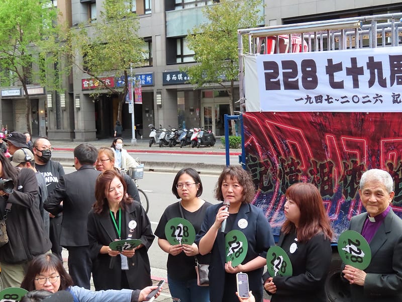 由鄭南榕基金會等民團共同舉辦「228.0」紀念活動,圖為鄭南榕女兒鄭竹梅致詞。 圖:金大鈞/攝 由鄭南榕基金會等民團共同舉辦「228.0」紀念活動,圖為鄭南榕女兒鄭竹梅致詞。 圖:金大鈞/攝