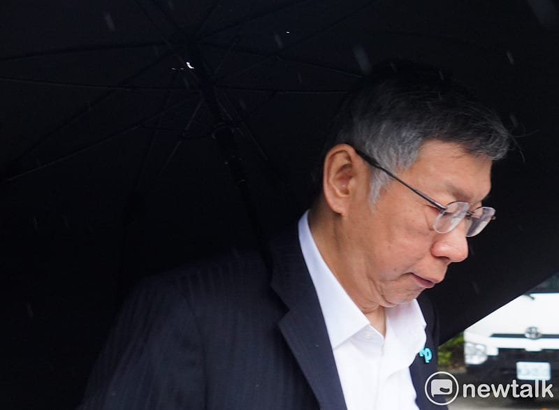 台灣民眾黨創黨主席柯文哲在法務部大門前舉行「追溯惡檢濫權 守護司法防線」記者會。&nbsp;&nbsp;&nbsp;圖：張良一 / 攝