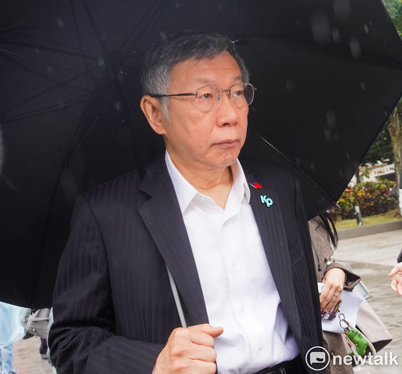 台灣民眾黨創黨主席柯文哲今在法務部大門前舉行「追溯惡檢濫權 守護司法防線」記者會。&nbsp;&nbsp;&nbsp;圖：張良一 / 攝