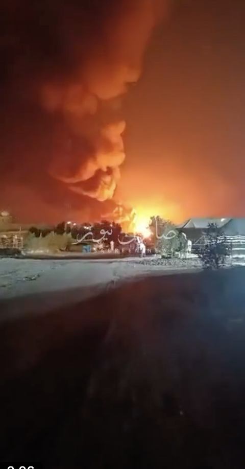  伊朗對蘇丹王子空軍基地發動無人機空襲，同時巴基斯坦軍隊正在向伊朗邊境集結。 圖：翻攝自@_B4BAK_ 