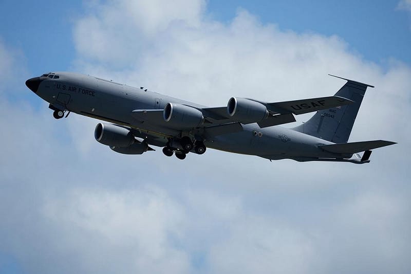 美軍13日證實一架 KC-135 空中加油機墜毀於伊拉克西部,機上6名機組人員全數罹難。 圖:達志影像/美聯社 美軍13日證實一架 KC-135 空中加油機墜毀於伊拉克西部,機上6名機組人員全數罹難。 圖:達志影像/美聯社