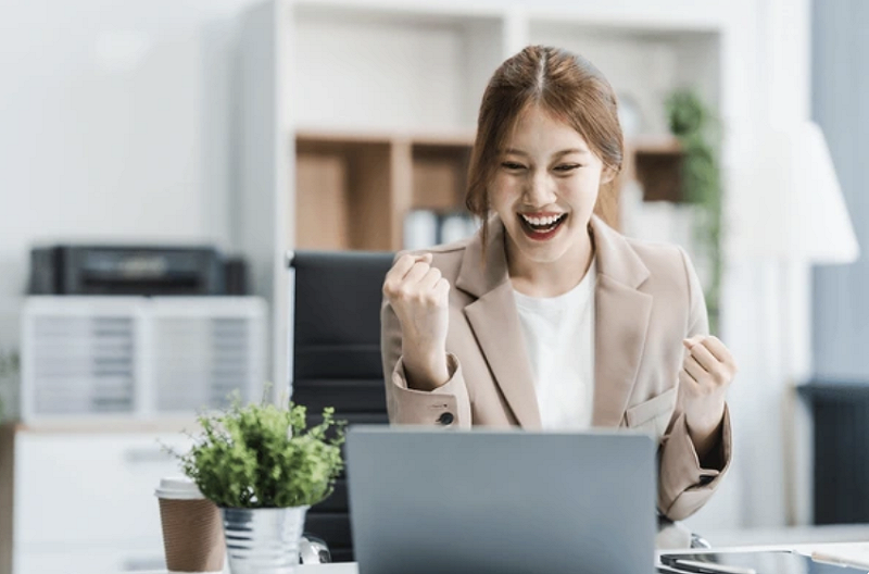 顛覆一般對年輕投資人「敢衝」的直覺印象。據基富通證券統計，在平台上的「Ｚ世代」（30 歲以下）族群中，高達 84% 採取定期定額，僅 56% 單筆投入。&nbsp;&nbsp;&nbsp;圖：Shutterstock（示意圖）