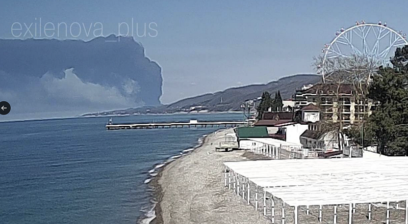  黑海沿岸的圖阿普謝發生大規模火災，多個燃料儲槽起火。 圖：翻攝自Noelreports 