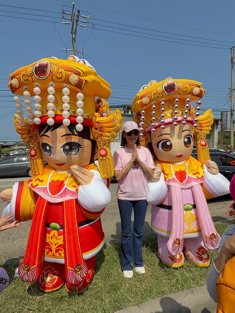  賈永婕成功鑽轎底，在連書上激動發文直呼「好幸運」。 圖：翻攝自賈永婕的跑跳人生臉書 
