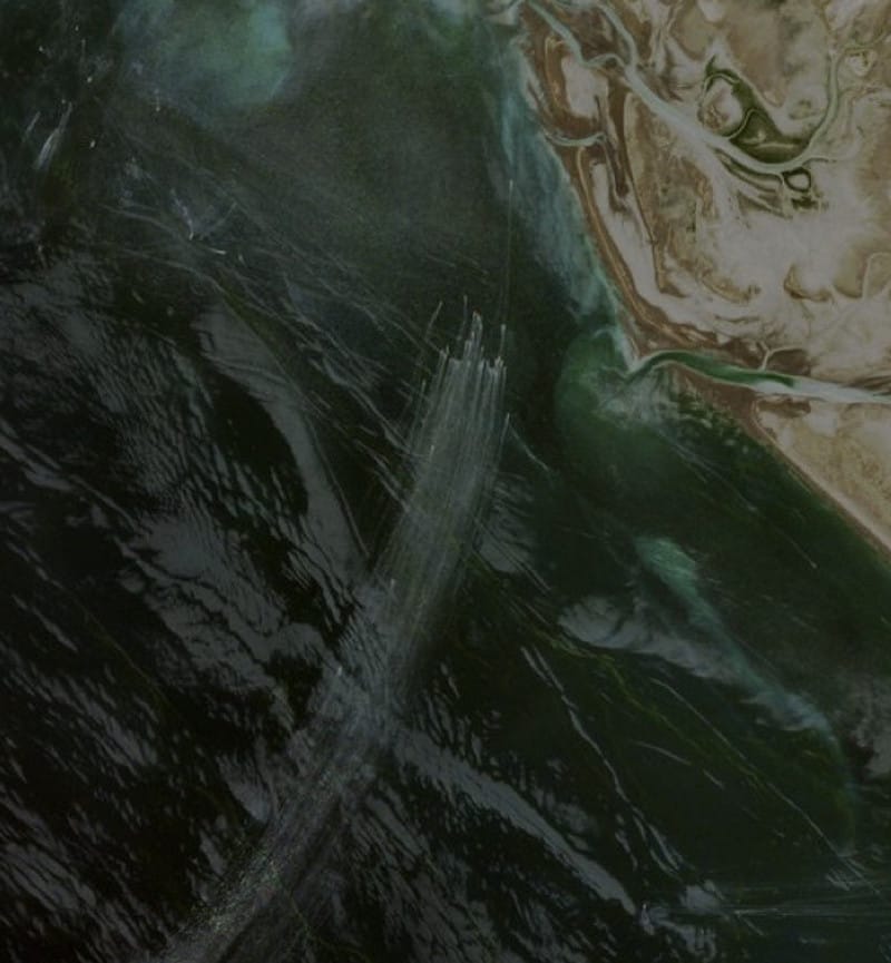  川普下達死令，發現任何佈雷船隻一律開火，20 艘船隻折返。 圖：翻攝自@rainbow78521 