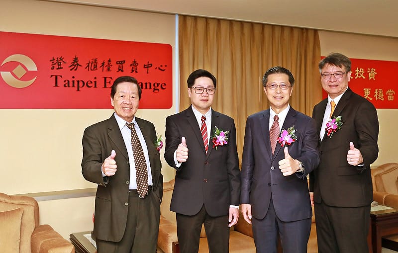 由富邦證券輔導的敍豐企業，今（6）日掛牌上櫃。敍豐創辦人周坤麟（左一）、董事長周政均（左二），以及富邦證券總經理郭永宜（右二）、副總經理徐傳禮（右一），於掛牌典禮合影。&nbsp;&nbsp;&nbsp;圖：富邦證券／提供