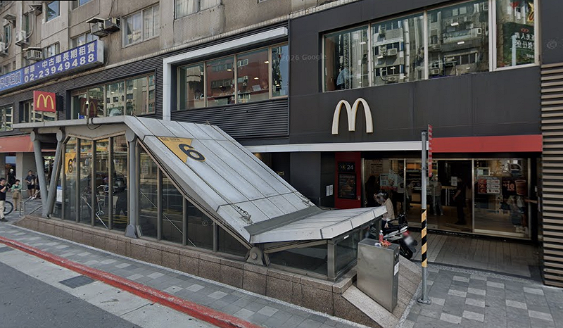 台灣麥當勞位於台北市羅斯福路、古亭站的 1、2 樓店面、總坪數約 255.8 坪，日前以約 3.5 億元高價出售，並採取「售後回租」的模式持續營運。&nbsp;&nbsp;&nbsp;圖：截自Google地圖