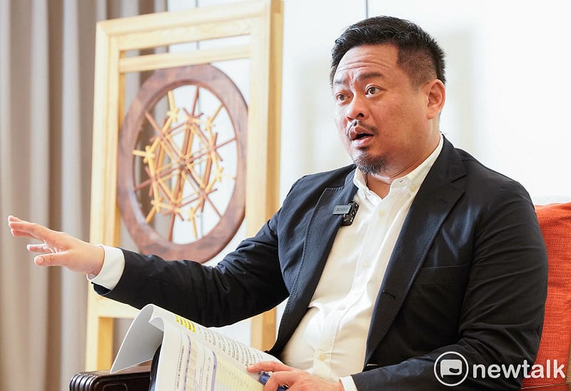 勞動部長洪申翰13日接受新頭殼新聞網（Newtalk）專訪，說明今年推出各項新制的政策，期望能將職場環境變得更友善，不讓勞工在家庭和工作兩頭燒。&nbsp;&nbsp;&nbsp;圖：張良一 /攝