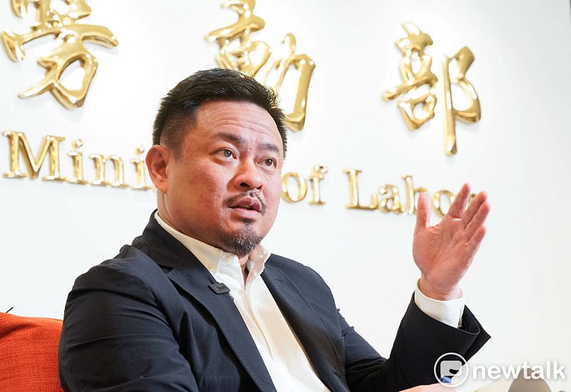 勞動部長洪申翰13日接受新頭殼新聞網（Newtalk）專訪。&nbsp;&nbsp;&nbsp;圖：張良一 /攝