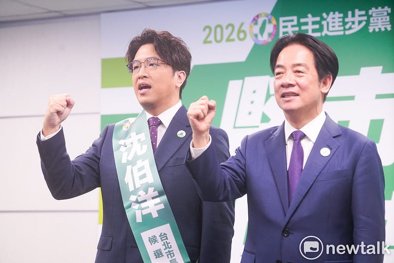 民進黨主席賴清德舉行記者會，宣布民進黨不分區立委沈伯洋今獲提名，代表民進黨參選台北市長。圖為賴清德與沈伯洋在記者會中一起高喊凍蒜。&nbsp;&nbsp;&nbsp;圖：張良一/攝