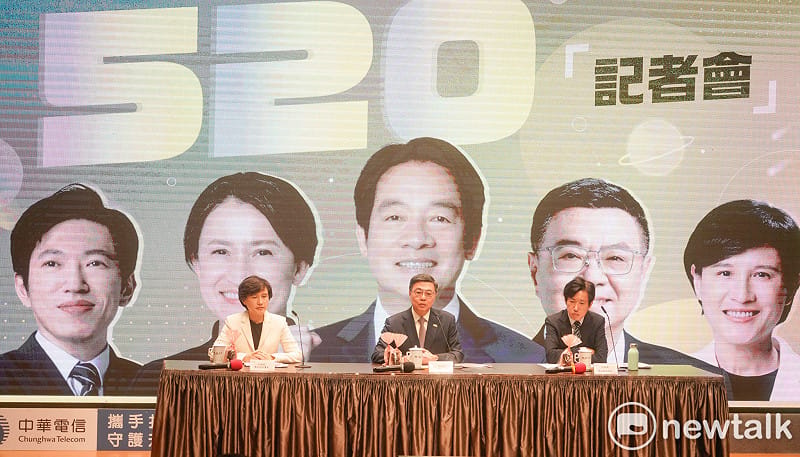 行政院長卓榮泰今（19）日在總統賴清德520就職兩週年前夕，在副院長鄭麗君、秘書長張惇涵陪同下舉行記者會，說明執政兩年的成果與挑戰。&nbsp;&nbsp;&nbsp;圖：張良一/攝