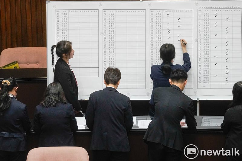立法院院會對總統提出彈劾案進行開票。&nbsp;&nbsp;&nbsp;圖：張良一/攝