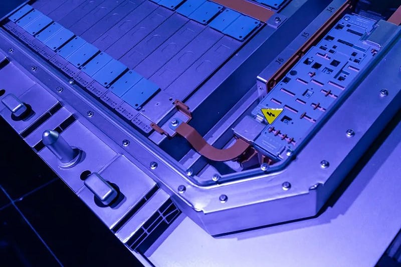 相較於鋰離子電池,鈉電池的核心優勢在於資源豐富與成本低廉。圖:翻攝自@BloombergBWCN 相較於鋰離子電池,鈉電池的核心優勢在於資源豐富與成本低廉。圖:翻攝自@BloombergBWCN