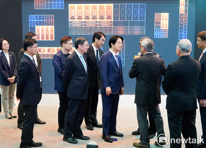 總統賴清德在行政院長卓榮泰等人的陪同下出席2026台北國際電腦展開幕典禮，並參觀參與展出的廠商的產品。&nbsp;&nbsp;&nbsp;圖：張良一/攝